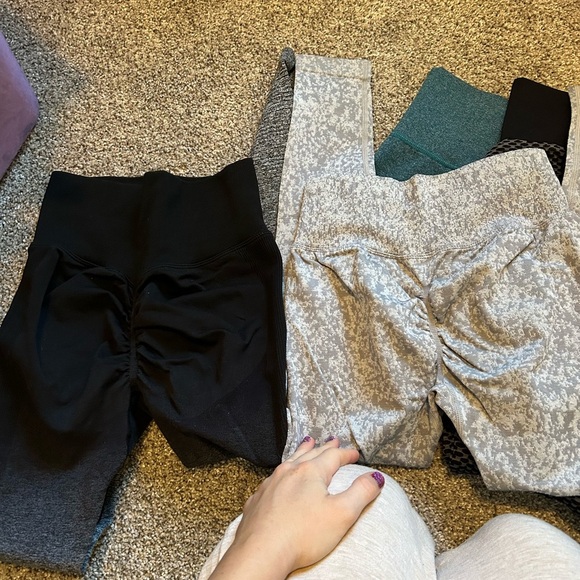 7 pairs of scrunch butt contour and tick tock leggings from amazon - Picture 2 of 3